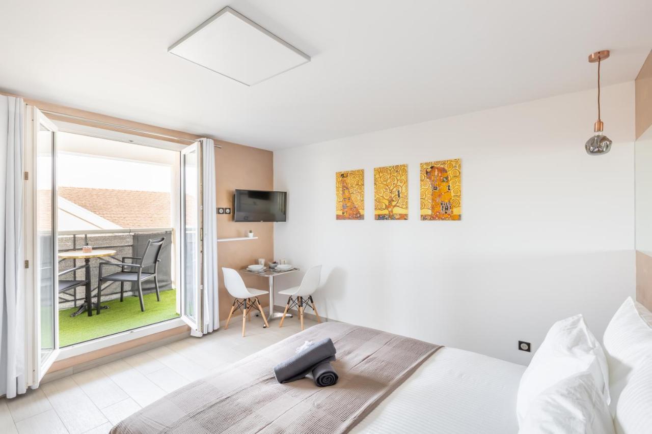 Double 6 Persons Near - Fairytale Factory Apartment
