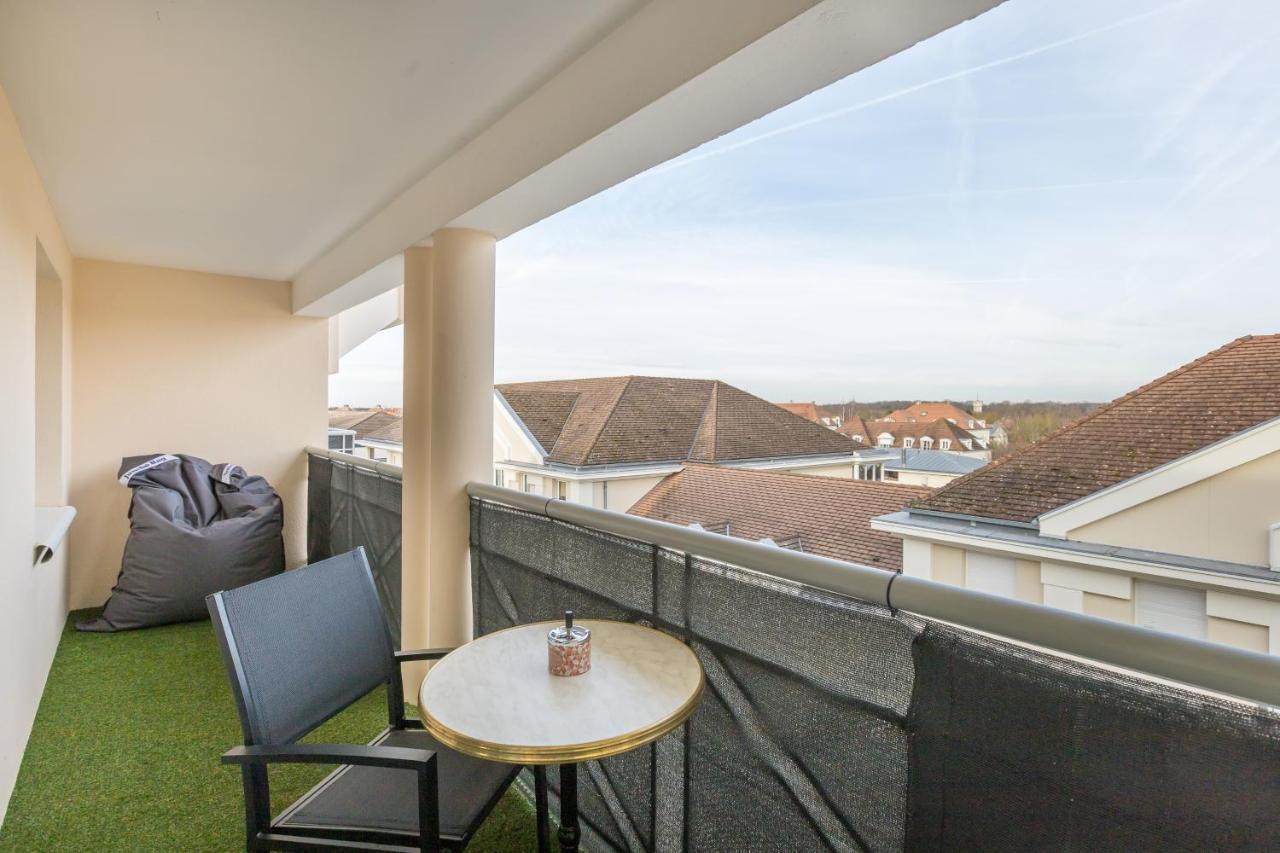 Double 6 Persons Near - Fairytale Factory Apartment