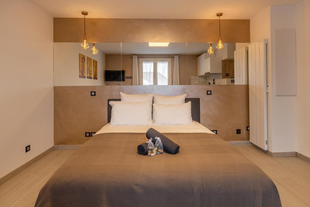 Double 6 Persons Near - Fairytale Factory Apartment